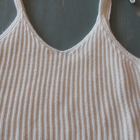 Cream colored knit crop top - Picture 3 of 3